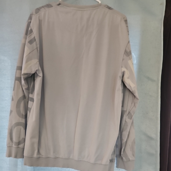 Trendy Gray Graphic Women's Sweater - Picture 4 of 4